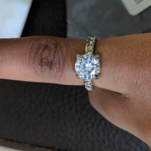 NWOT Ring with clear white stones - Picture 2 of 4